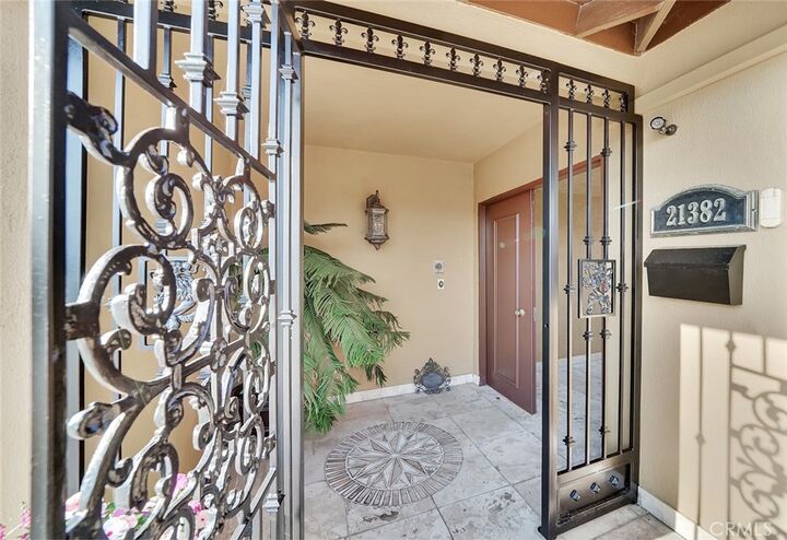 Property Photo:  21382 21382 Lemontree  CA 92646 