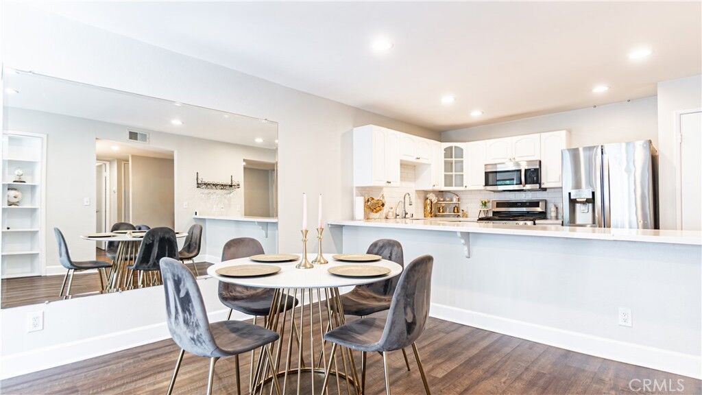 Property Photo:  1940 N Highland 26  CA 90068 