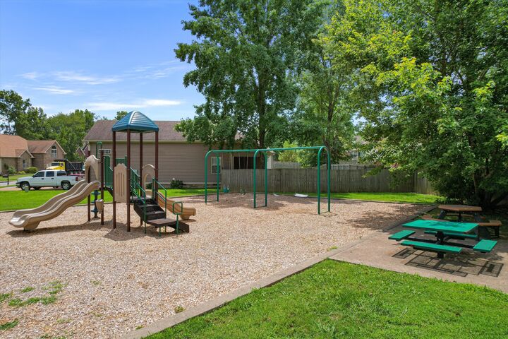 Property Photo:  221 Foster Dr  TN 37188