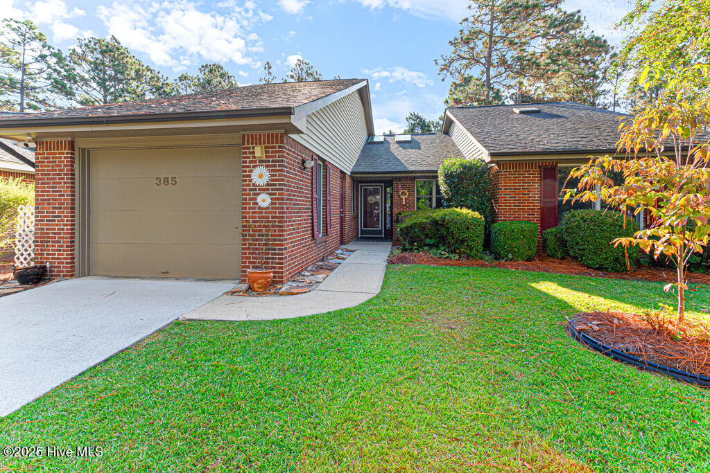 Property Photo:  385 Pinehurst Trace Drive  NC 28374 
