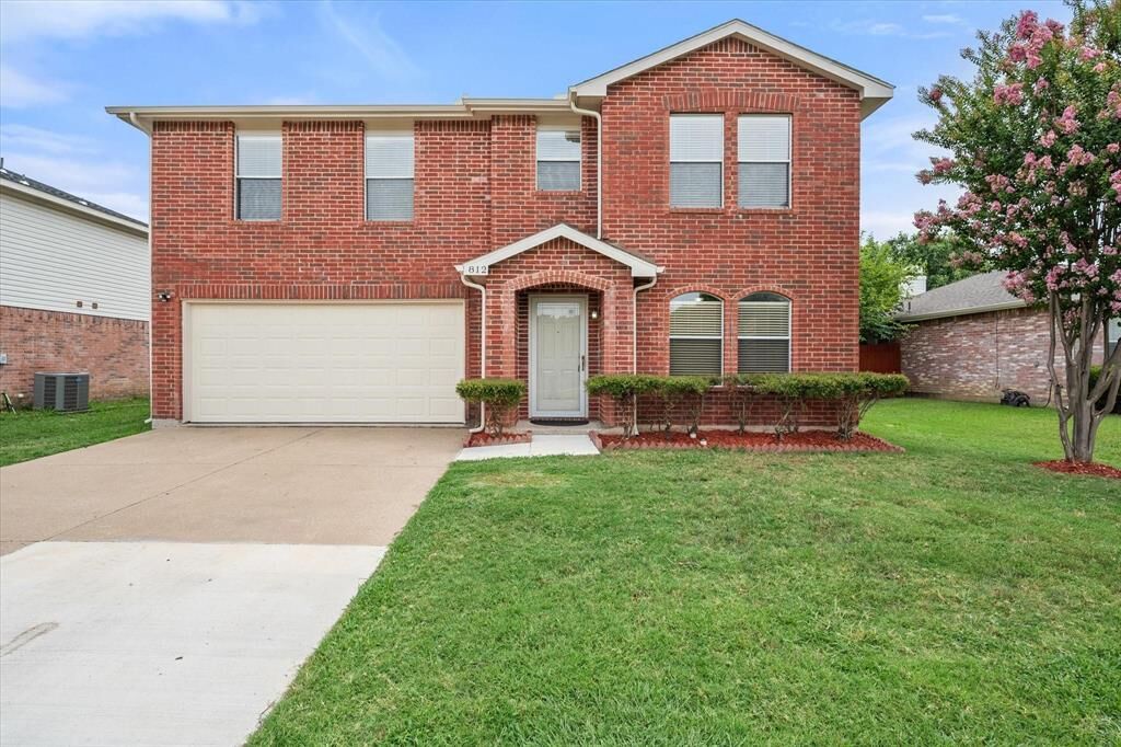 Property Photo: 812 Ericville Drive TX 76001