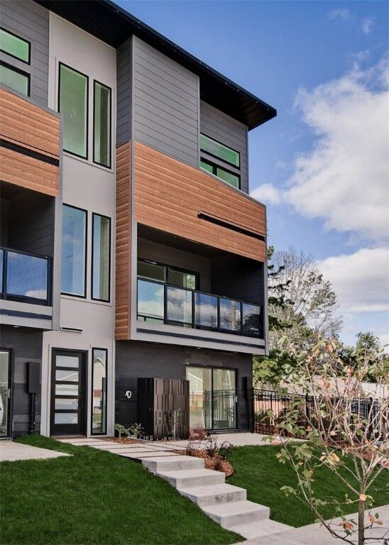 Property Photo:  208 NW 9th Street  AR 72712