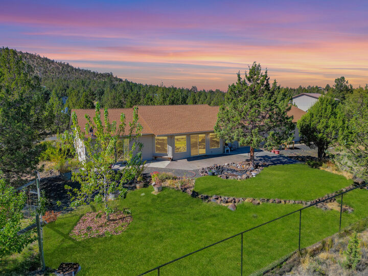 Property Photo:  6833 SE Raven Hill Court  OR 97754 