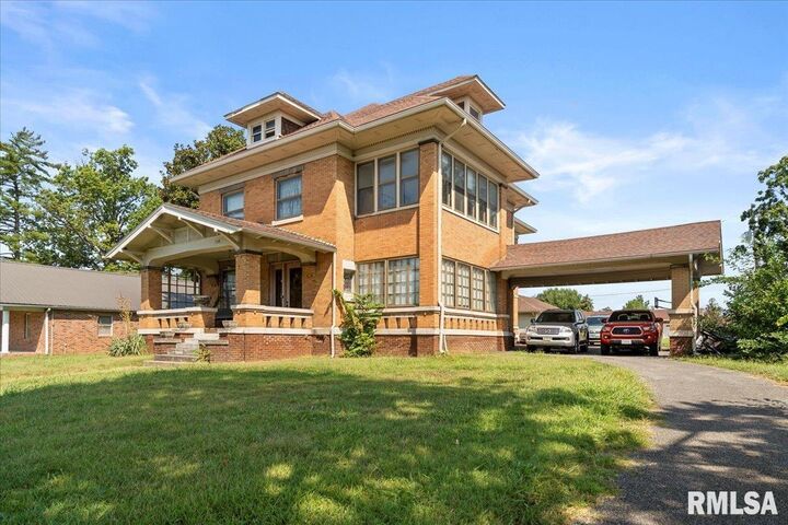 216 W Poplar Street  Harrisburg IL 62946 photo