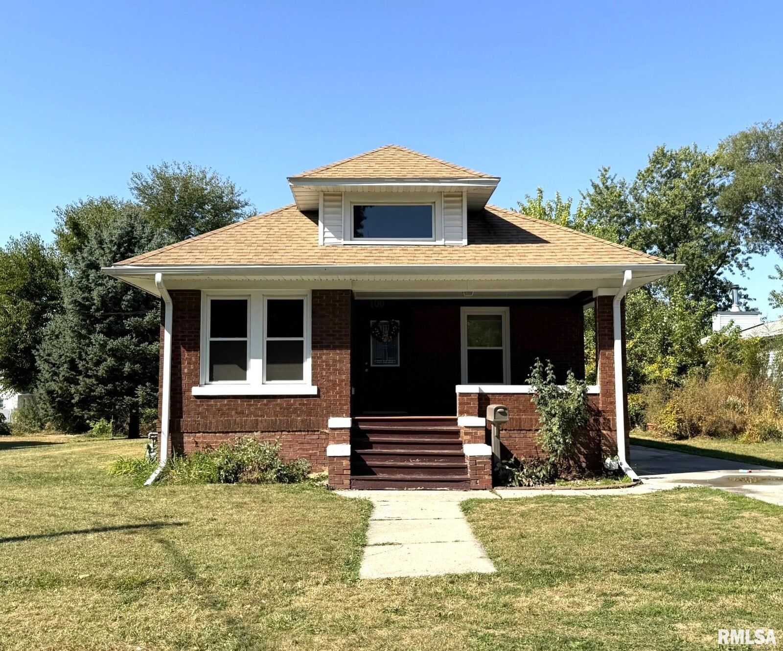 Property Photo: 100 Lake Street IL 61401