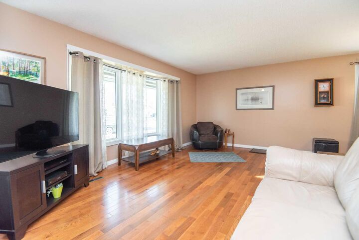 Property Photo:  25 Oates Green  AB T4P 1V2 