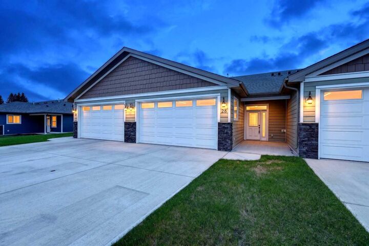 Property Photo: 610 4 Avenue SW 28 AB T0M 1X0