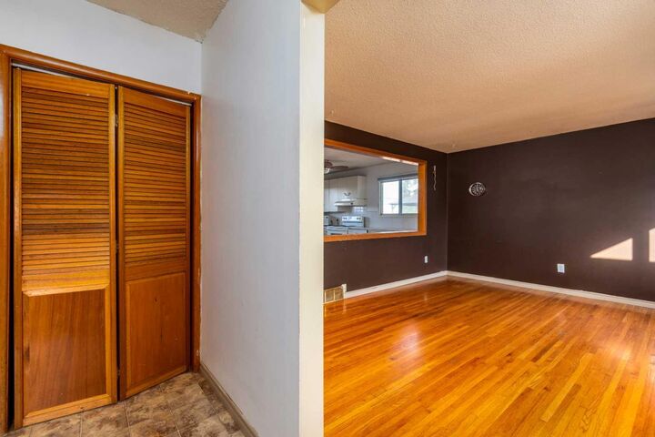 Property Photo:  5704 51 Street  AB T9V 0R5 