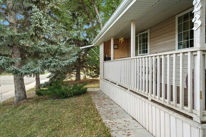 Property Photo:  23 McKinnon Crescent  AB T4N 0J4 