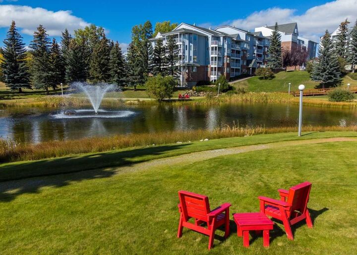 Photo de la propriété:  1211 Hawksbrow Point NW 1211  AB T3G 4C9 