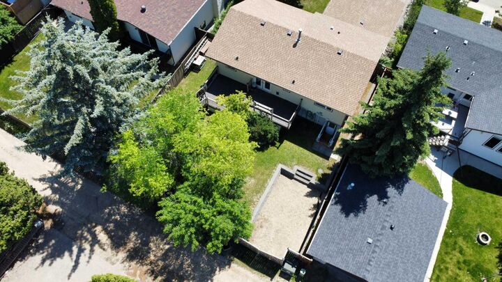 Property Photo:  94 Martin Close  AB T4R 1R7 