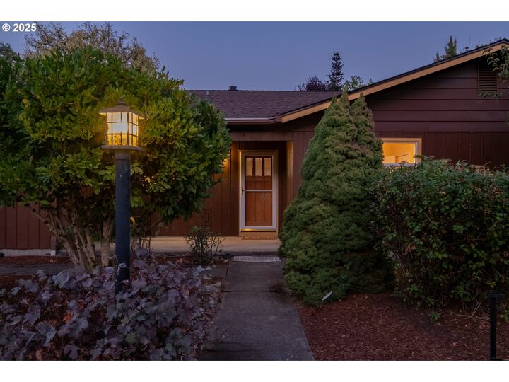 Property Photo:  3105 Liberty St  OR 97321 