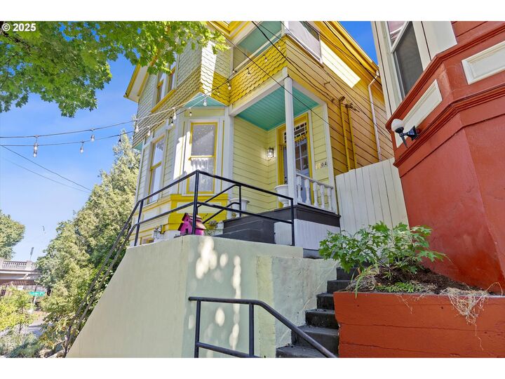 Property Photo:  3204 S Kelly Ave  OR 97239 