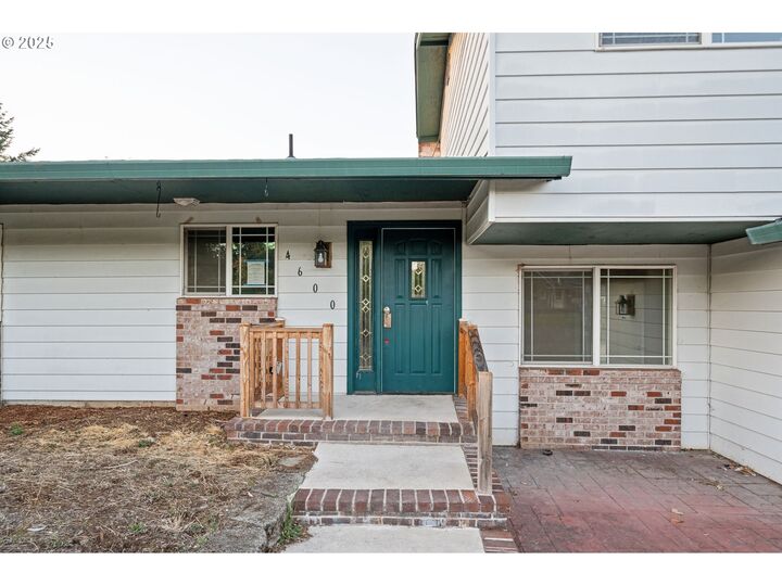 Property Photo:  4600 NE 114th St  WA 98686 