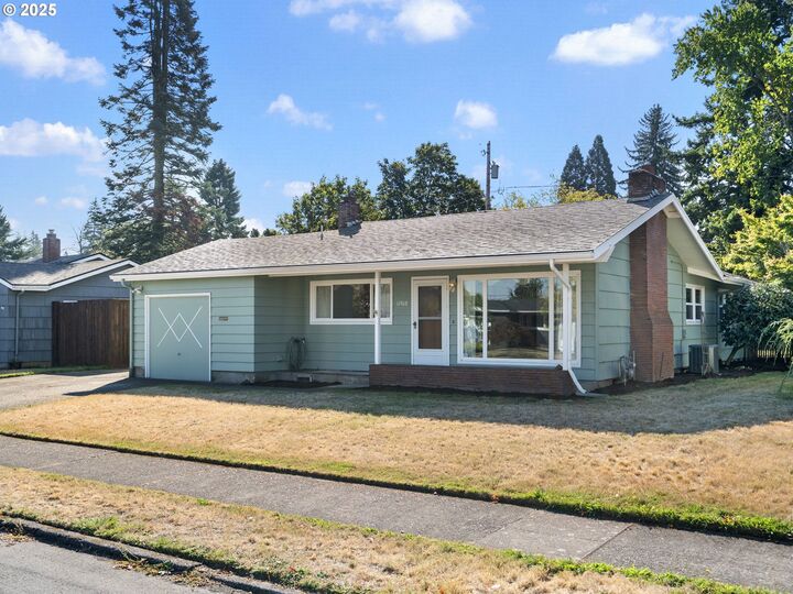 Property Photo:  11908 NE Knott St  OR 97220 