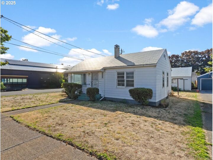Property Photo:  6248 NE Wasco St  OR 97213 