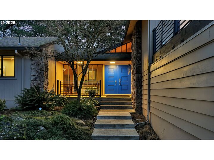 11200 SW Lynnridge Ave  Portland OR 97225 photo