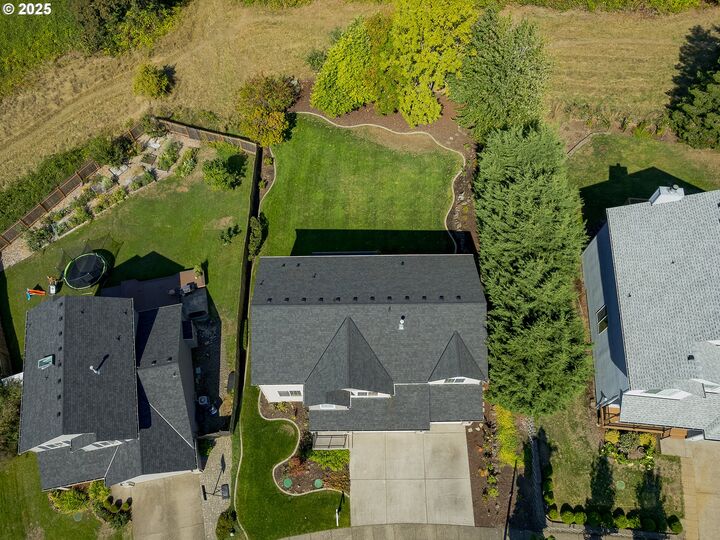 Property Photo:  755 NE 40th Cir  WA 98607 