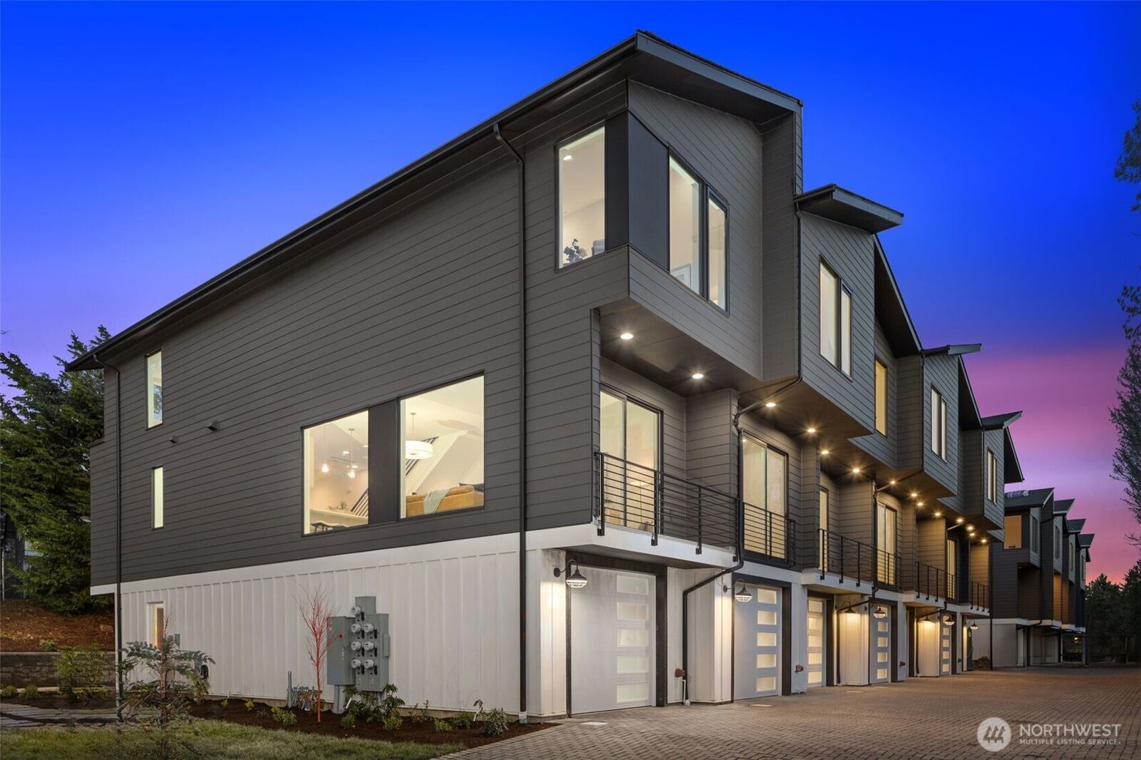 Property Photo:  12701 NE 144th St #B  WA 98034 