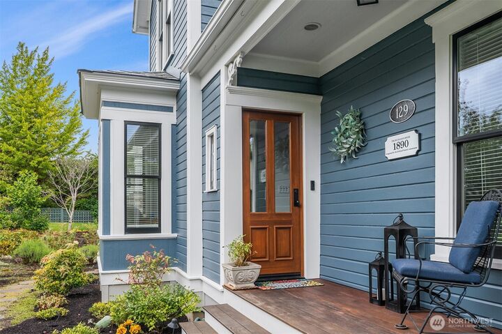 Property Photo: 129 6th Avenue WA 98033