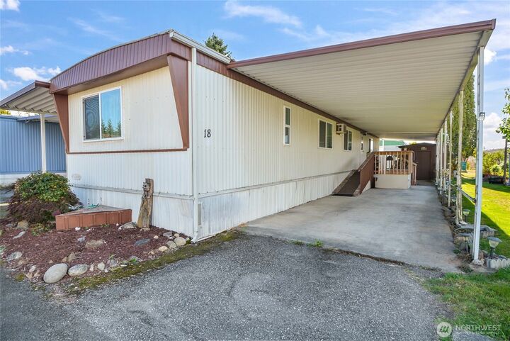 Property Photo:  16600  25th Avenue NE 18  WA 98271 
