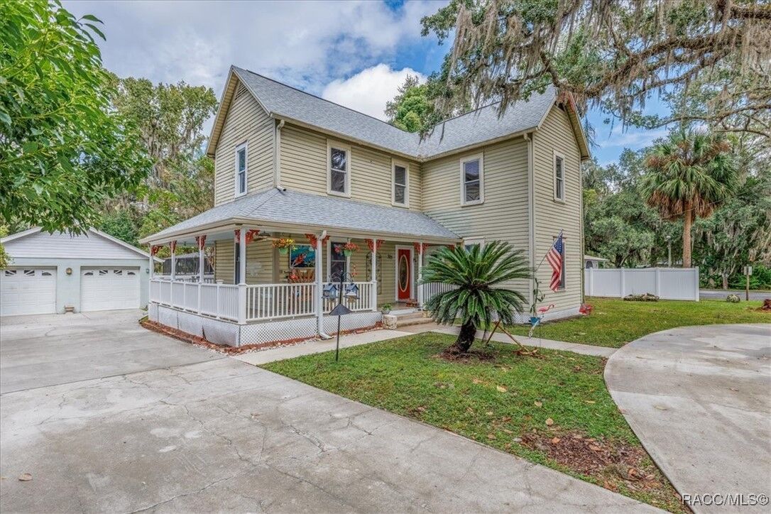Property Photo:  325 NE Crystal Street  FL 34428 
