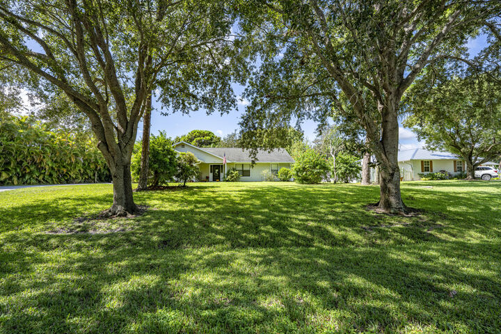 960 NE Juniper Place NE  Jensen Beach FL 34957 photo