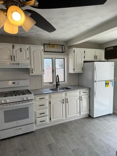 Property Photo:  4 Shaws Lane  RI 02809