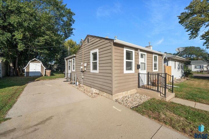 1417 N Mable Ave  Sioux Falls SD 57103 photo