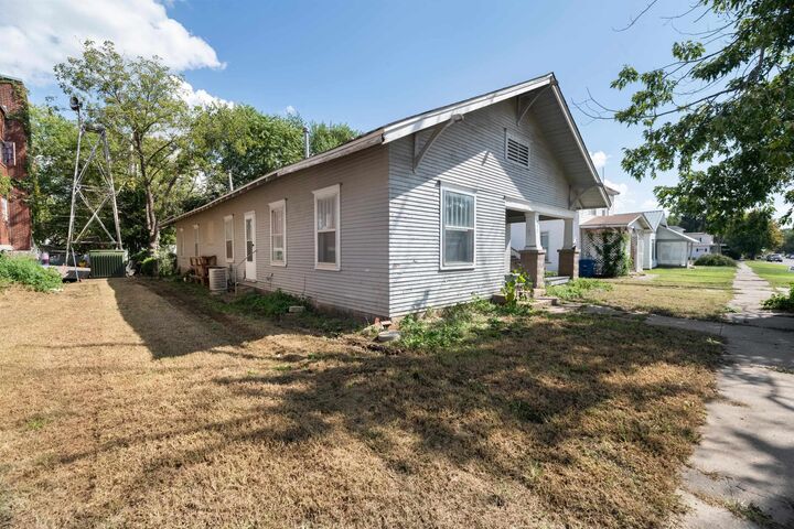 Property Photo: 522 N School St KS 67010