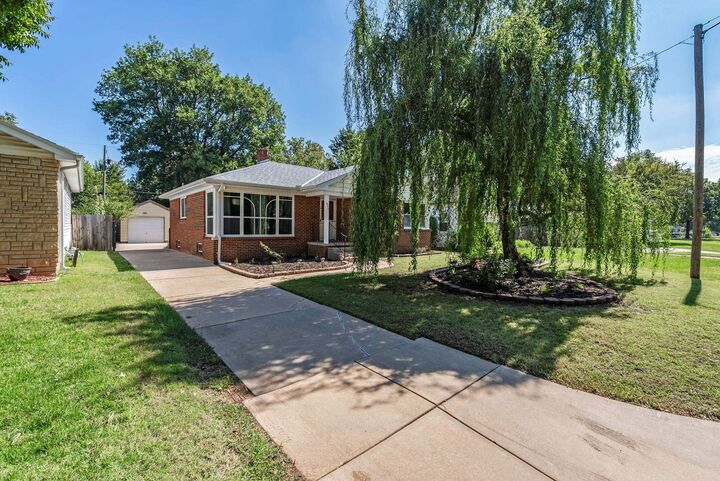 Property Photo:  930 N Crestway Ave  KS 67208 