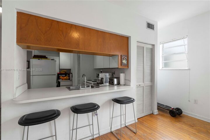 Property Photo: 1200 Euclid Ave 206 FL 33139