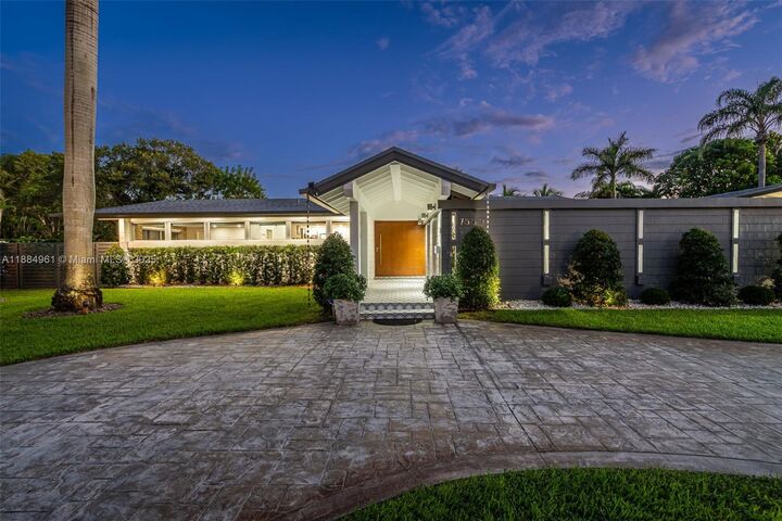 Property Photo: 7550 SW 60th St FL 33143