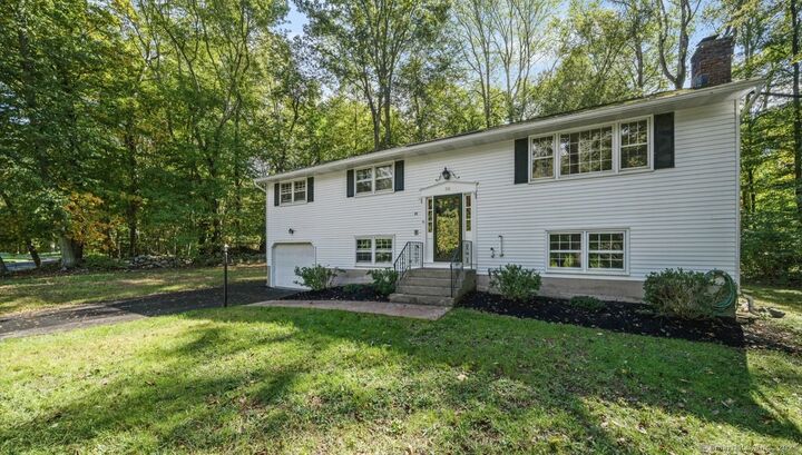 Property Photo:  30 Glen Lane  CT 06437 