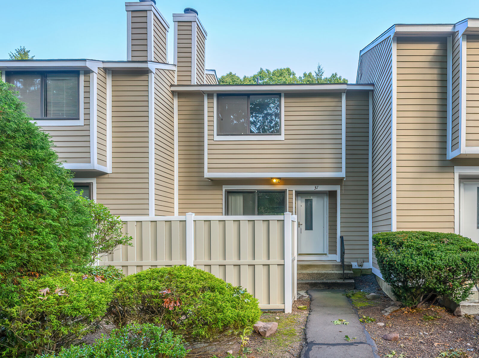 Property Photo:  37 Ives Hill Court 37  CT 06410 