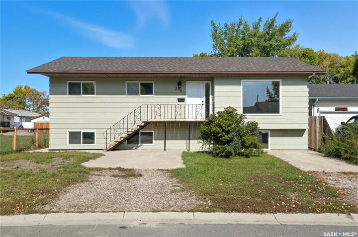 Property Photo:  208 Rigmor Street  SK S0K 4S1 