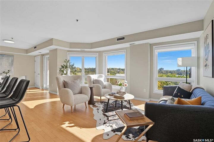 Property Photo: 902 Spadina Crescent E 609 SK S7K 0G8