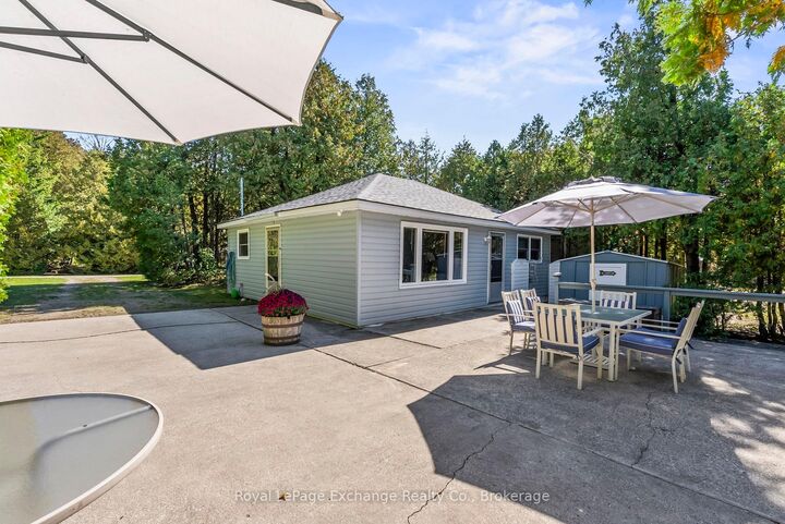 Property Photo:  10 Edgemere Avenue  ON N2Z 2X6 