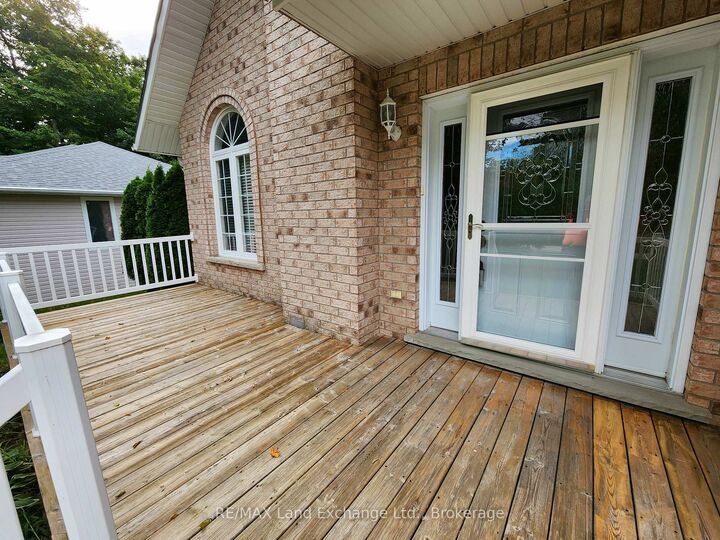 Property Photo:  207 Birch Crescent W  ON N2Z 2X3 