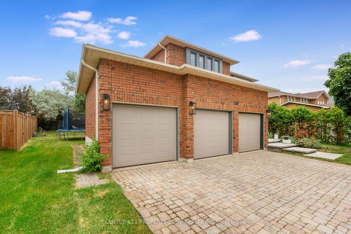 Photo de la propriété:  380 Summerchase Drive  ON L6H 5T7 
