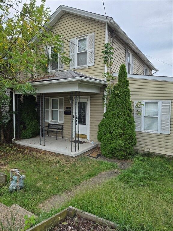 Property Photo:  1618 W Railroad St  PA 15106 