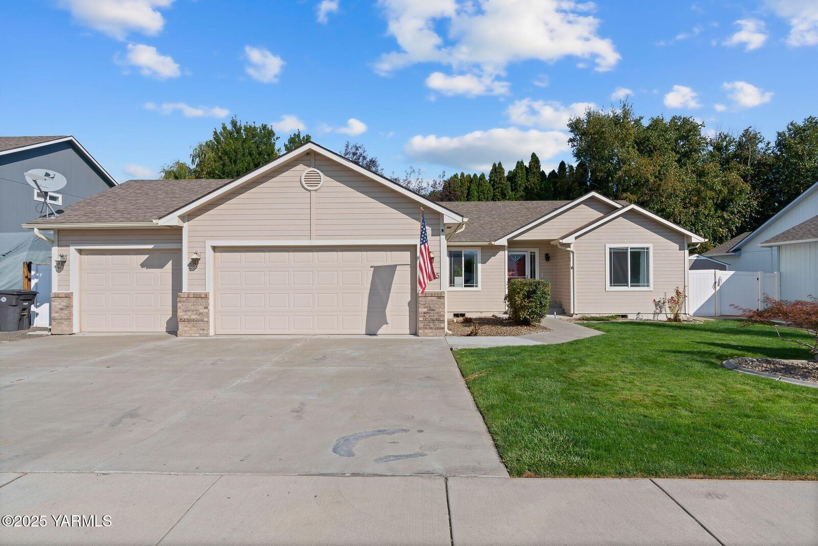 Property Photo:  5705 W Whatcom Ave  WA 98903 