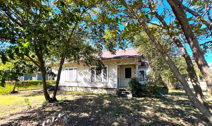 Property Photo: 525 Washburn Street TX 76574