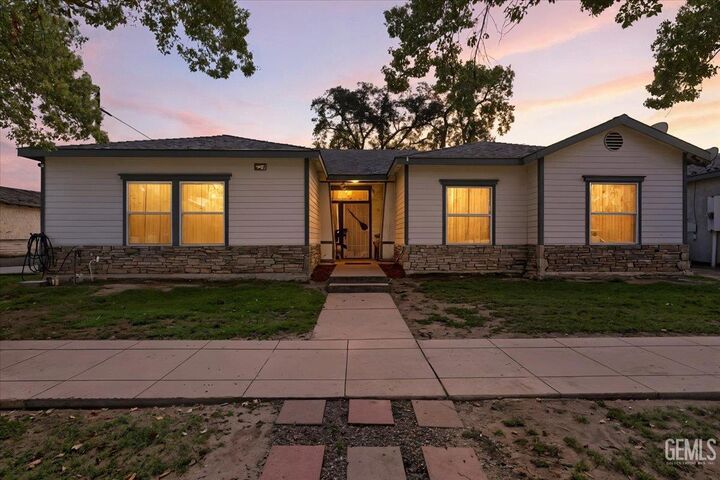 237 W Tulare Avenue  Tulare CA 93274 photo