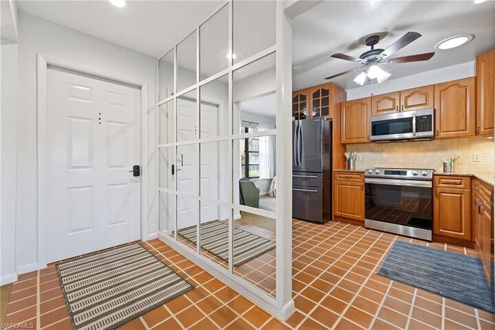 Property Photo:  15466 Admiralty Cir 4  FL 33917 