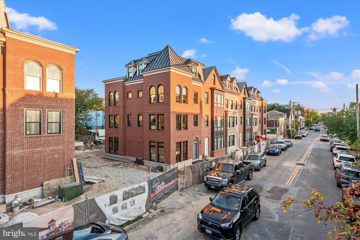 Property Photo: 125 N West Street VA 22314