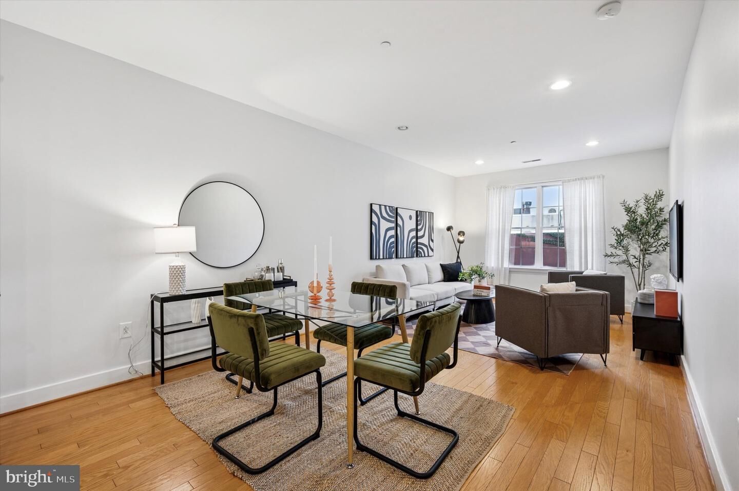 Property Photo:  714 Bainbridge Street 9  PA 19147 