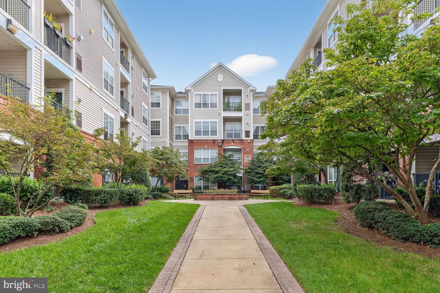 Property Photo:  4862 Eisenhower Avenue 460  VA 22304 