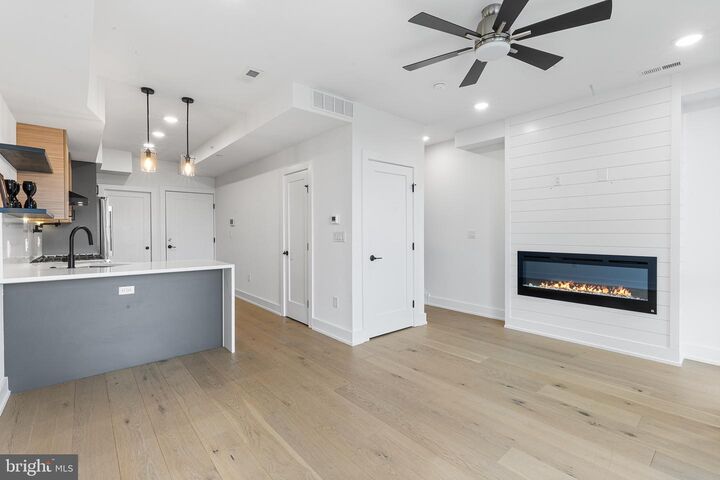 Property Photo: 1507 Christian Street 4 PA 19146