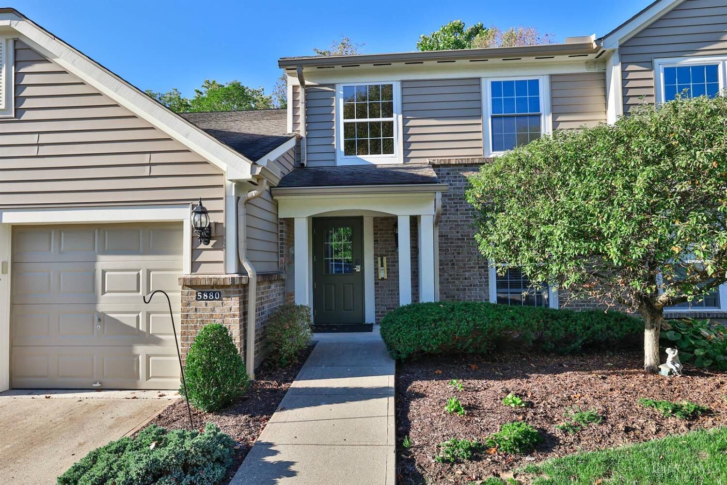 Property Photo: 5880 Stonebridge Circle OH 45150